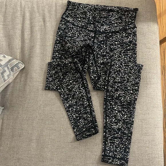 Lululemon Black and White Leggings - Picture 2 of 4